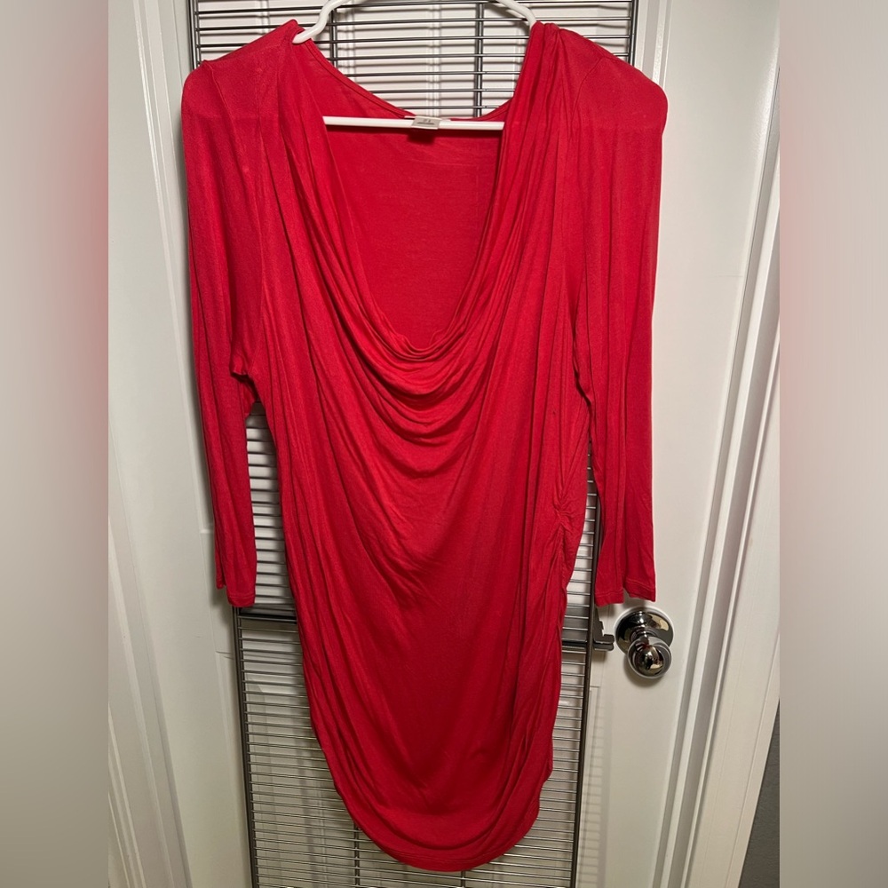 Motherhood maternity rouged top.